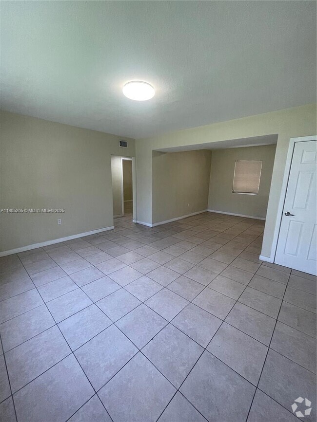 Building Photo - 545 SW 7th St Unit 1 Rental