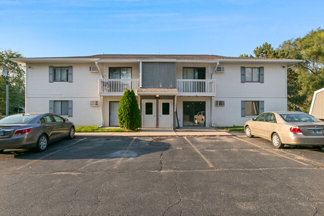 Center Court Apartments - Center Court Apartments