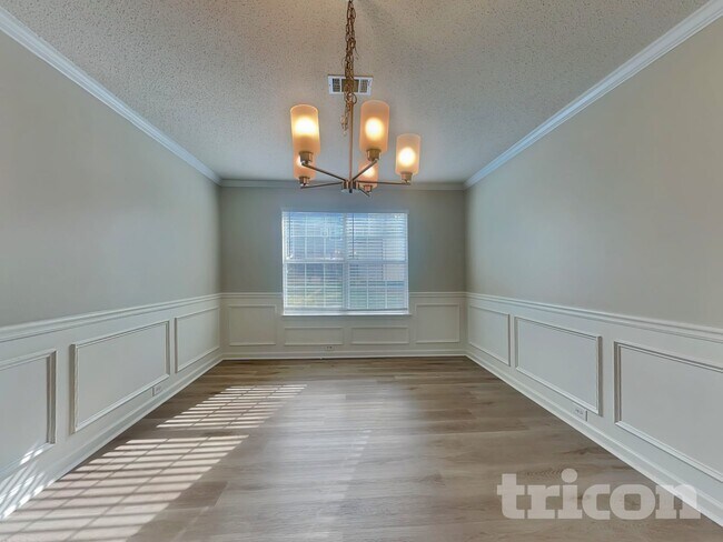 Photo - 1465 Shelnutt Ct