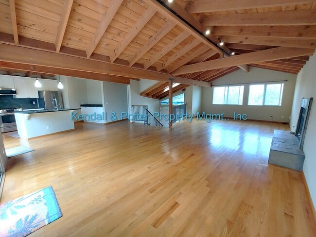 Photo - Spacious and Bright 3BR 2BA Seacliff Home - Close to the Beach!