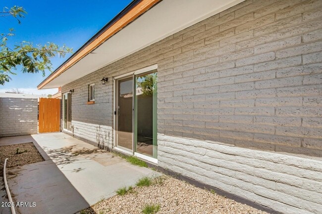 Photo - 1118 S McClintock Dr