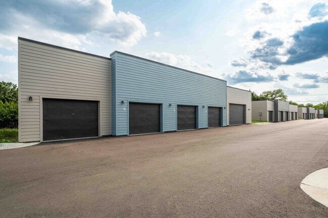 Union Mill offers spacious garages designed for convenience and functionality. Enjoy the perfect blend of accessibility and security while providing ample storage. Don't miss the opportunity—visit us today to learn more!