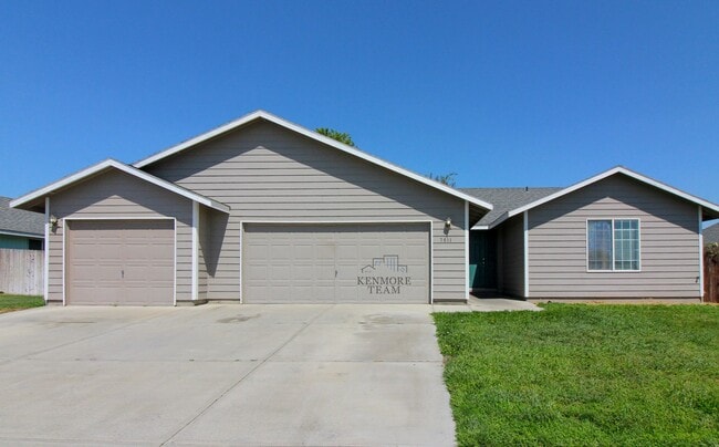 Building Photo - 7611 Pender Dr