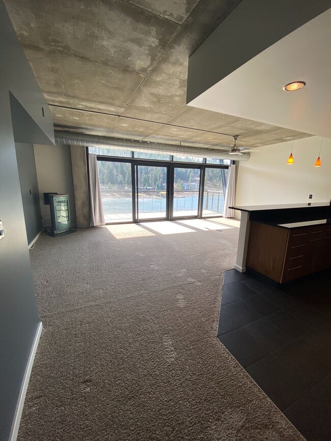 Photo - BELLERIVE CONDO (PL#25) Unit 402