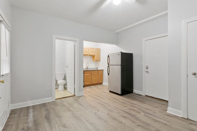 Photo - 1460 W Fargo Ave Unidad 1