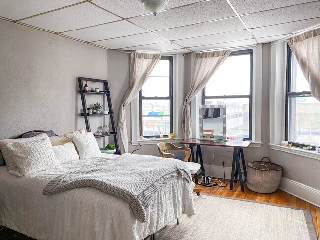 Photo - 1066 Commonwealth Ave