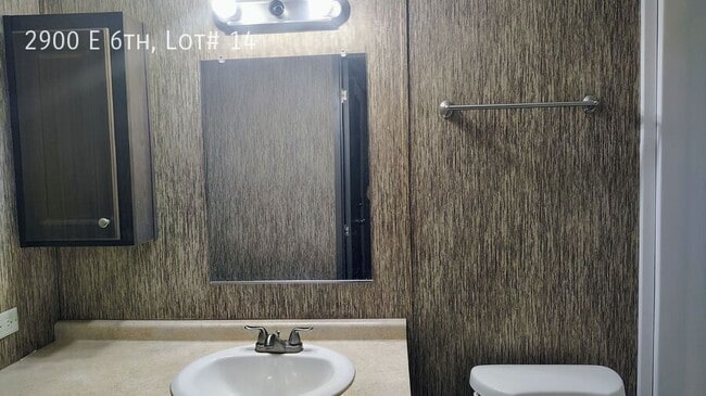 Photo - 2900 E 6th Ave