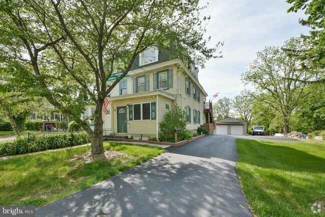 Building Photo - 9 W Wissahickon Ave Rental