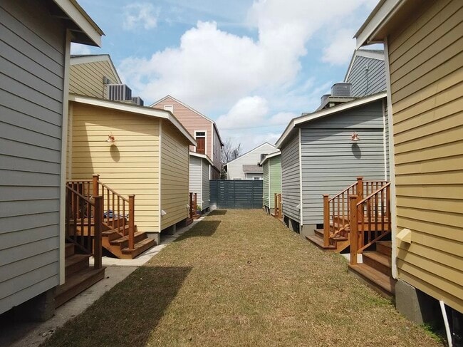2121-2131 Louisiana Ave