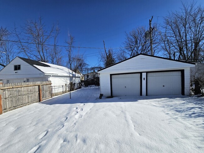 Photo - 4445 E 154th St