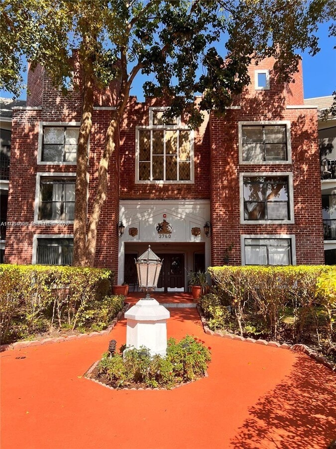 Photo - 3760 Inverrary Dr Unidad 2R