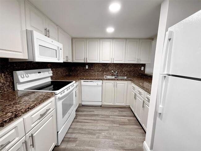 Building Photo - 17350 NW 68th Ave Unit 300-301 Rental