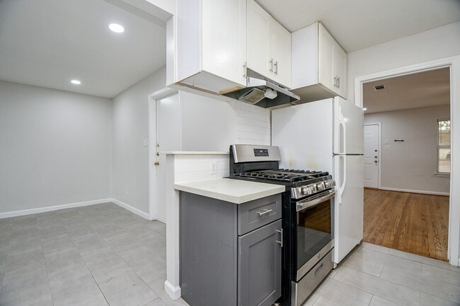 Photo - 1619 Viking Dr