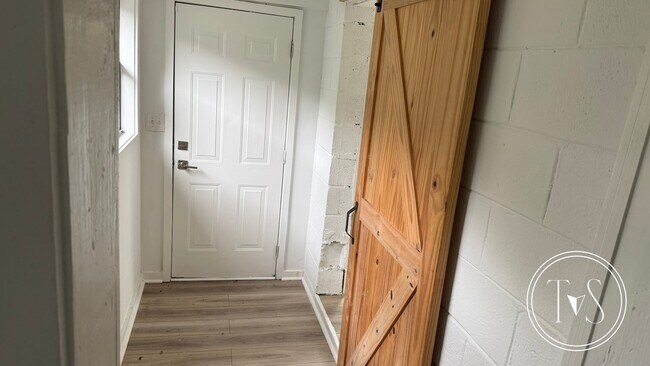 Photo - 627 W 48th St