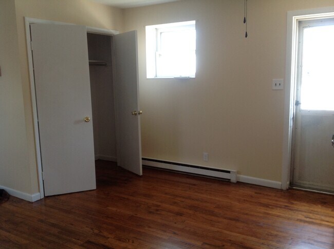 Photo - 758 Ashland Ave Unidad Ashland Avenue