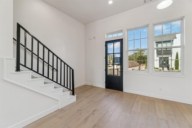 Photo - 18814 Selah Wy