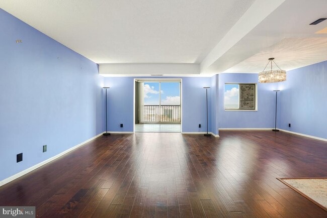 Photo - 5903 Mt Eagle Dr Unidad 1002