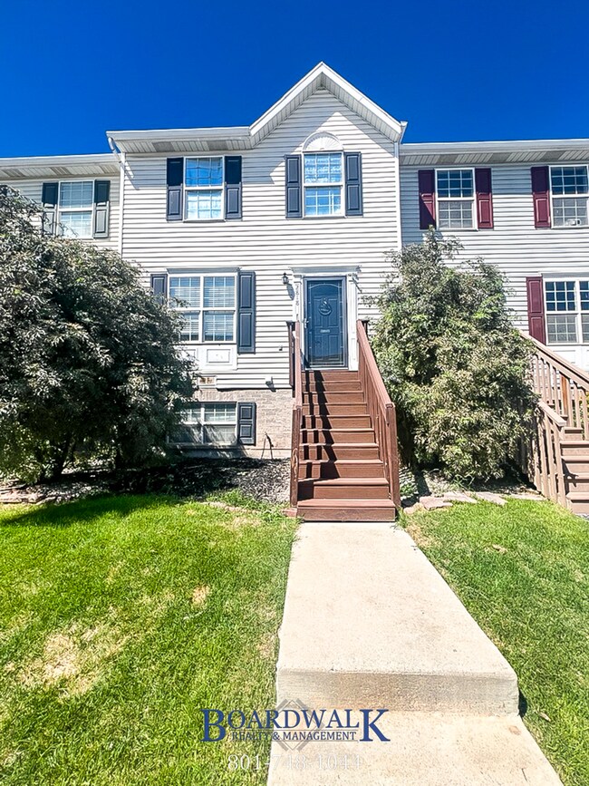 Building Photo - Incredible Townhome in WVC!