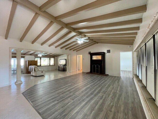 Photo - 2725 NE 27th Ct