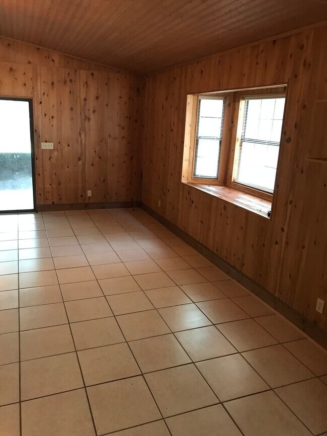 Photo - 4x2 large home for rent!