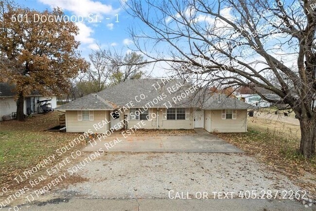 Building Photo - Remodeled two bedroom duplex Unit 1 Rental