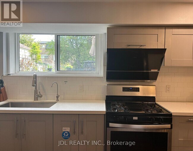 Photo - 973 Willowdale Ave