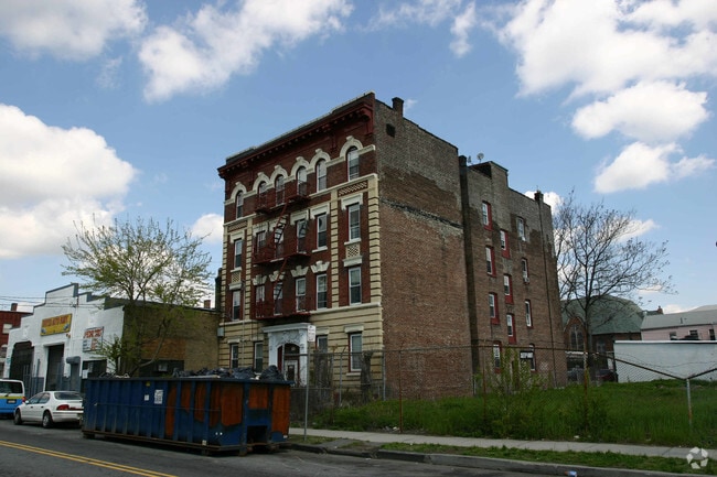 Photo - 14 Gouverneur St