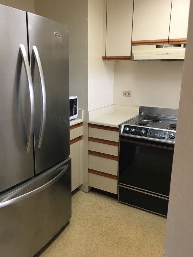 Building Photo - Plaza Landmark 1 bedroom 1 bath Unit 2805