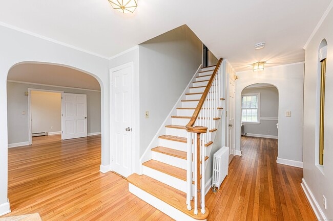 Photo - 1670 Hartford Tpke