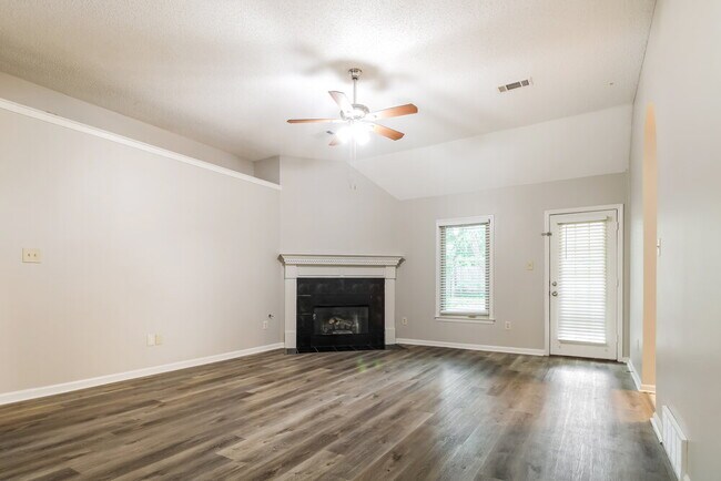 Photo - 1728 Edgeburg Ln