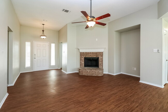 Photo - 1012 SW Hillside Dr