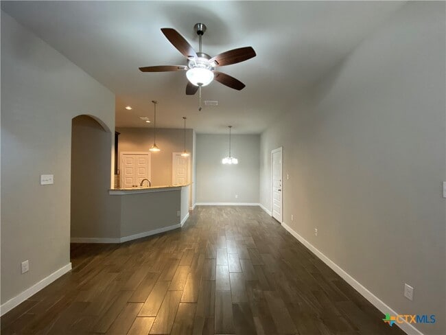 371 Creekside Curve