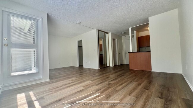 Photo - Sweet 2nd floor  studio condo at resort-like Watergate by the Bay in Emeryville! Unit F208