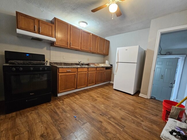 Photo - 754 Durbin St