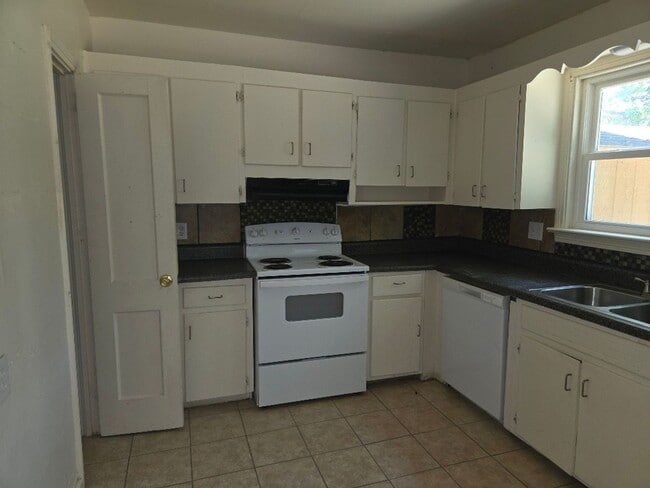 Photo - 1503 Laurel St