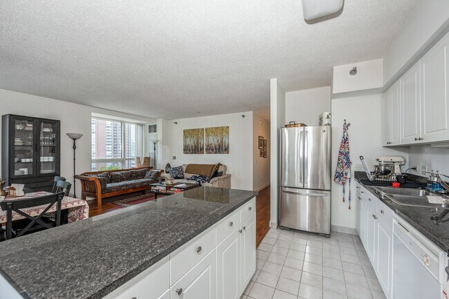 Photo - 512 N McClurg Ct Unidad 504