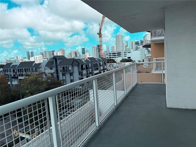 Photo - 900 SW 8th St Unit 604