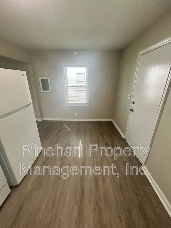 Photo - 364 Baker St