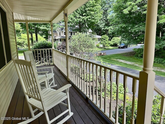 Photo - 1 Inlander Rd