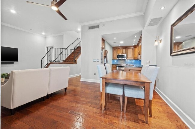 Photo - 300 Beach Dr NE