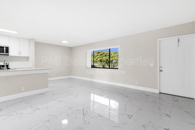 Photo - 712 Meadows Cir