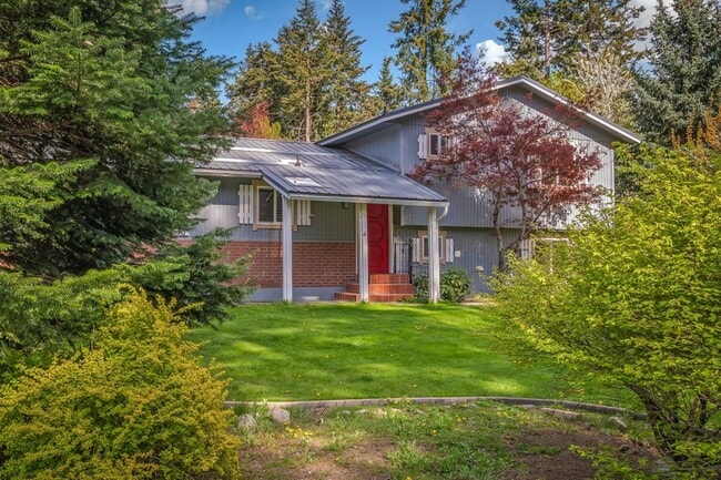 Photo - Emerald Estates 4 bed 2 bath with fenced yard