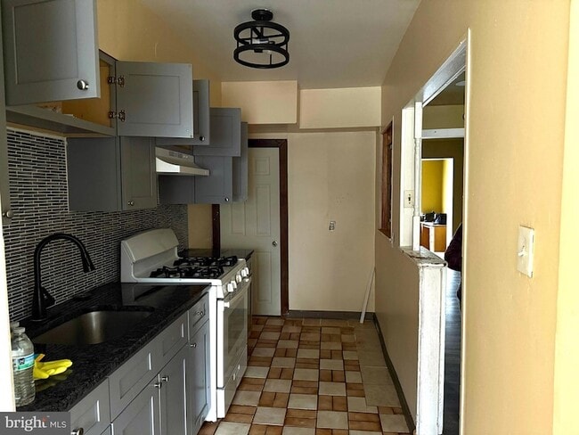 Photo - 2553 Carroll St