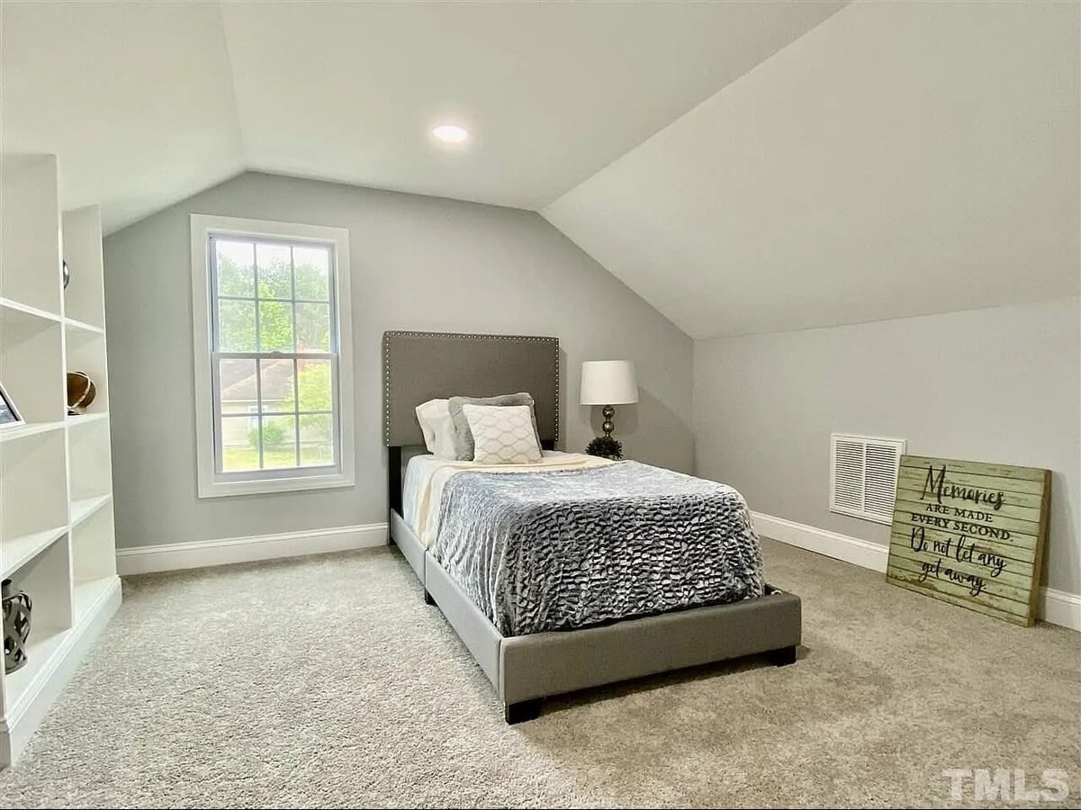 Photo - 2736 Holloway St