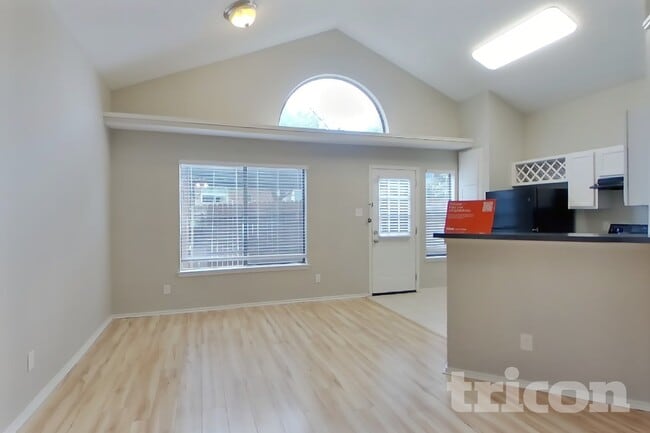 Photo - 2033 Feather Ln
