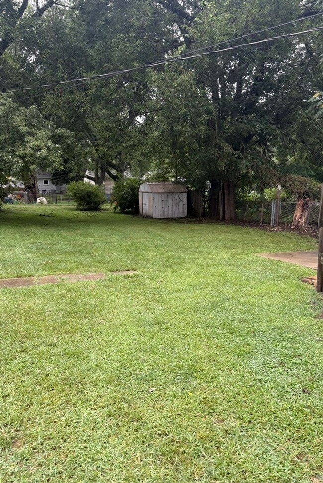 Photo - 2075 N Woodford St