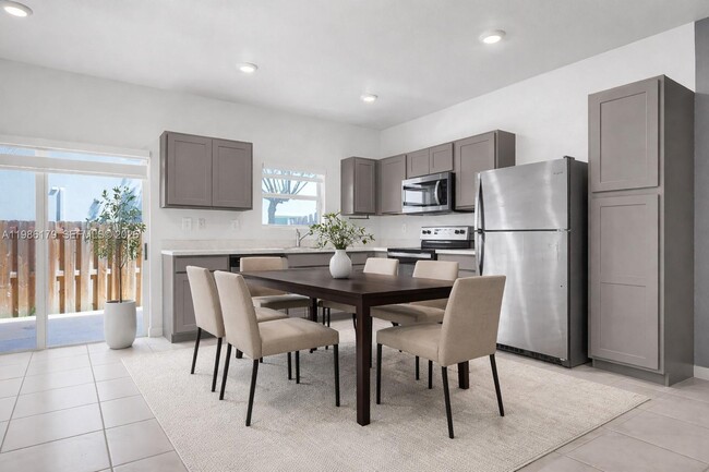 Photo - 149 NE 3rd St