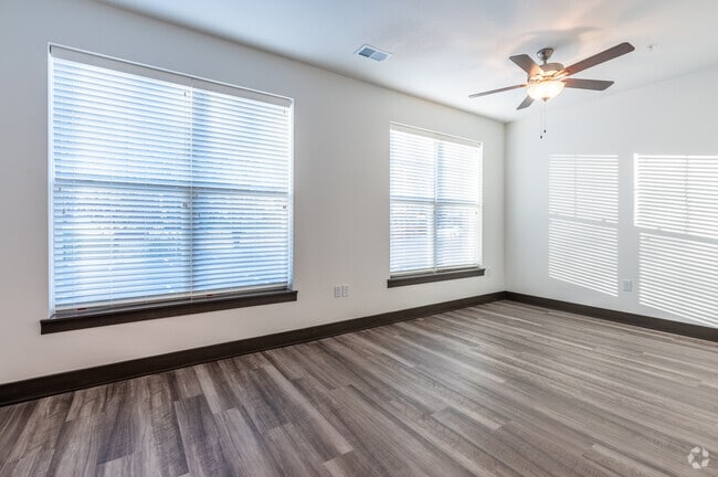 Studio - Dining / Living