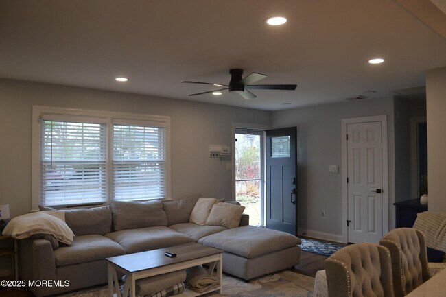 Photo - 123 Spinnaker Ave