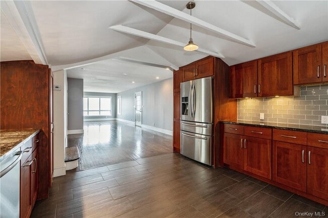 1B Caroll St